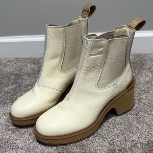 Sorel Cream and Tan Heeled Boots